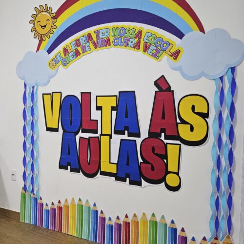 PAINEL VOLTA ÀS AULAS ARCO-ÍRIS