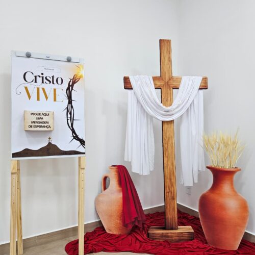 CENÁRIO DE PÁSCOA COM CAIXA MENSAGEM DE ESPERANÇA