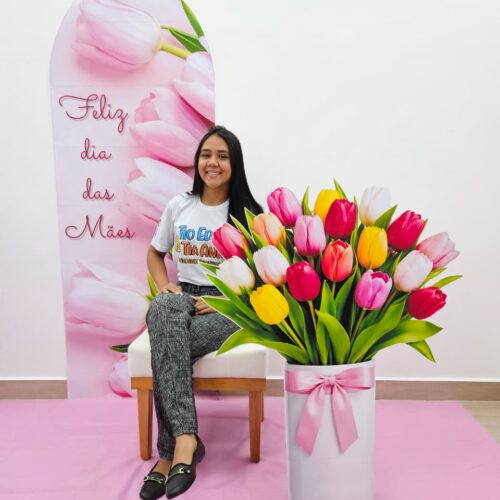 PAINEL E VASO DE TULIPAS - DIA DAS MÃES