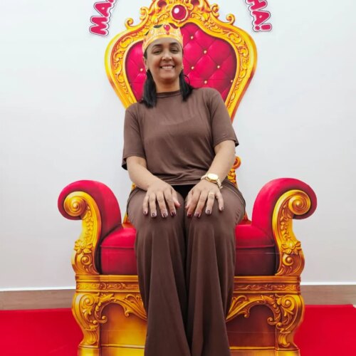DIA DAS MÃES – TRONO “MAMÃE, MINHA RAINHA"